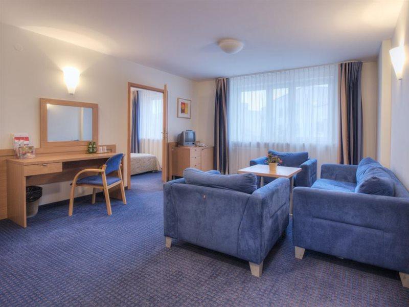 Hotel Wilanow Warszawa By Desilva מראה חיצוני תמונה