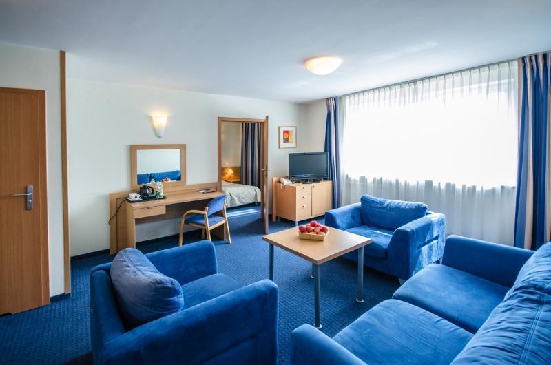 Hotel Wilanow Warszawa By Desilva מראה חיצוני תמונה