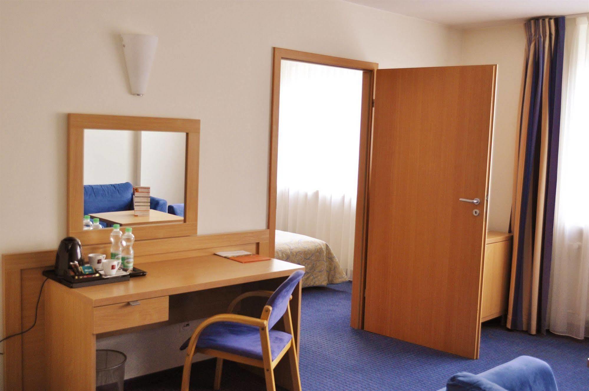 Hotel Wilanow Warszawa By Desilva מראה חיצוני תמונה
